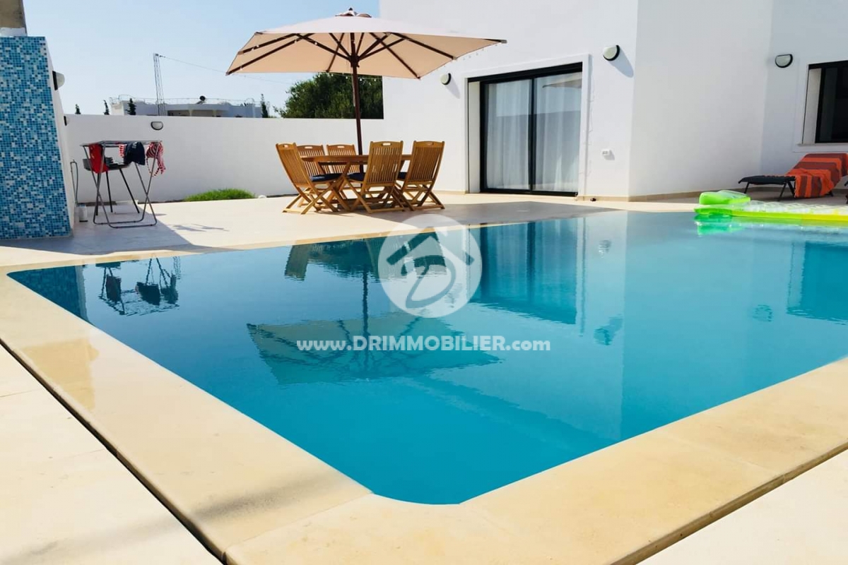 L240 -                            بيع
                           Villa avec piscine Djerba