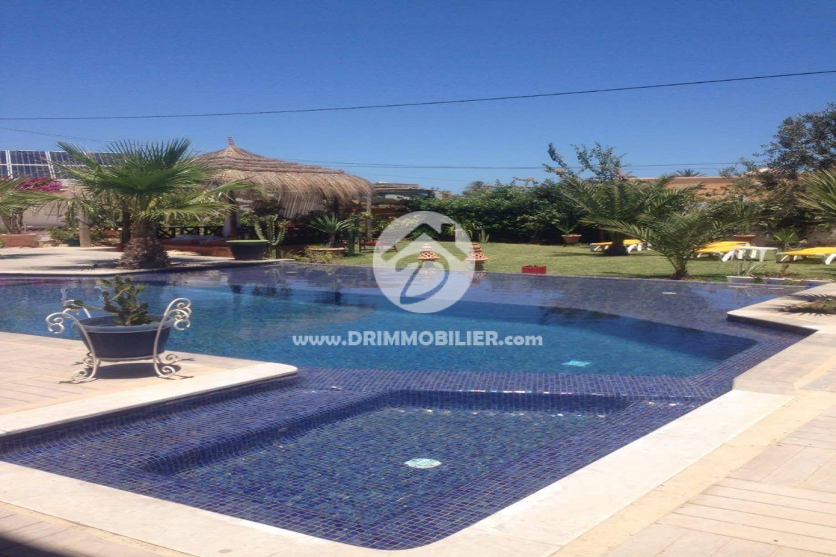 L245 -                            بيع
                           Villa avec piscine Djerba