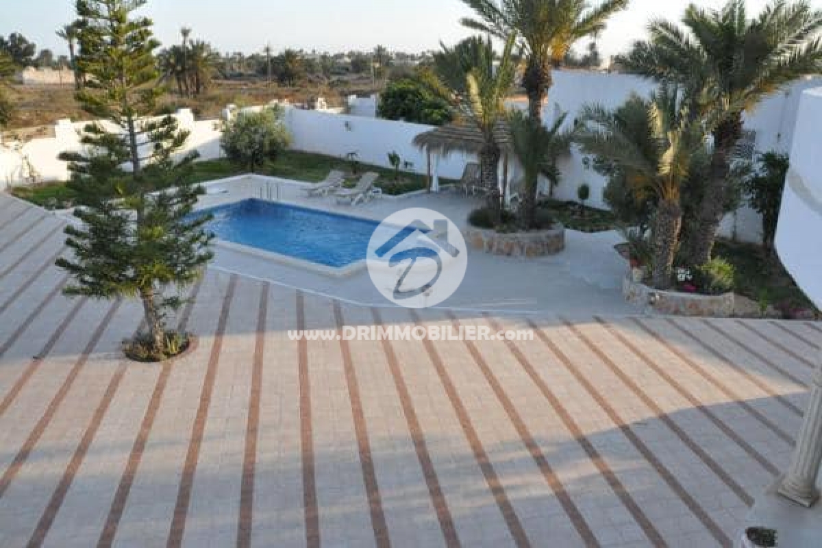 L267 -                            بيع
                           Villa avec piscine Djerba