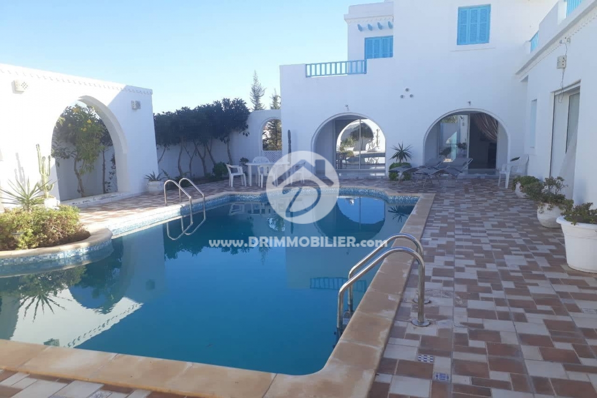 L282 -                            بيع
                           Villa avec piscine Djerba