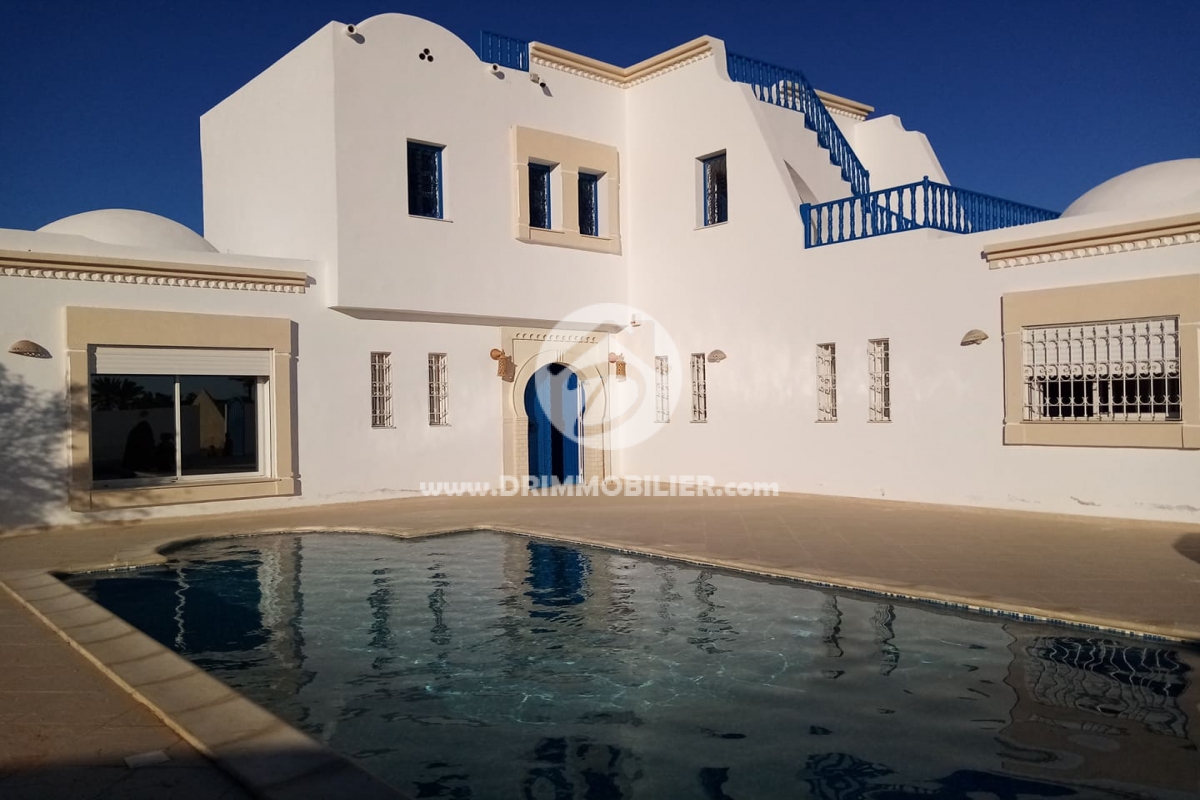 L292 -                            بيع
                           Villa avec piscine Djerba