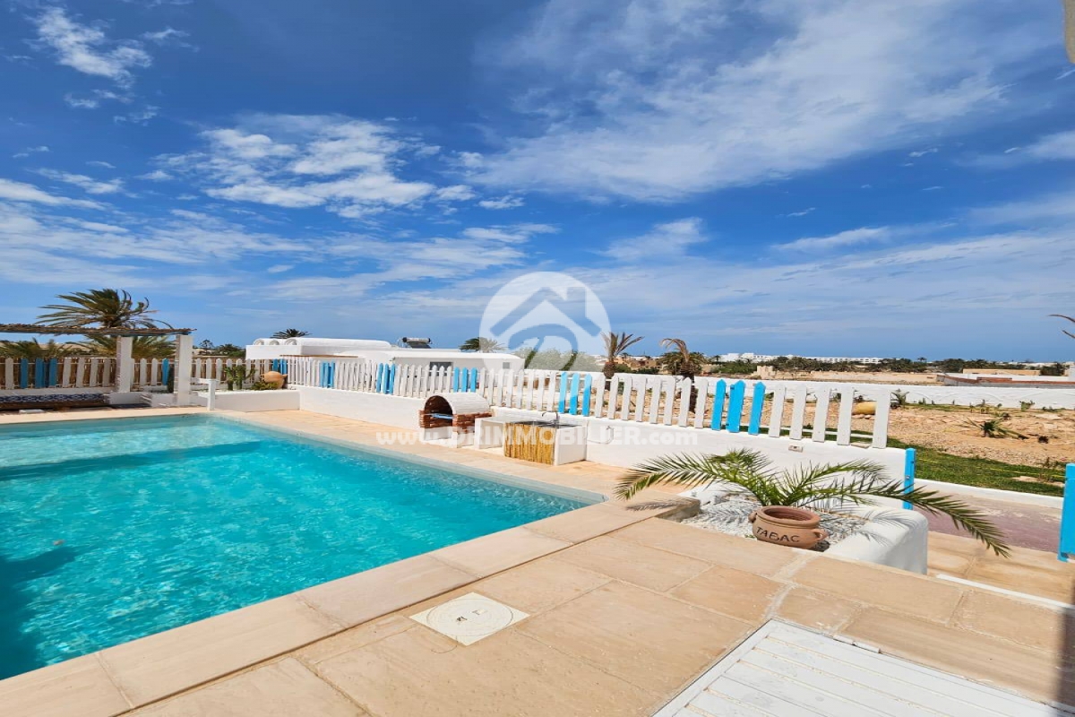 L384 -                            بيع
                           Villa avec piscine Djerba