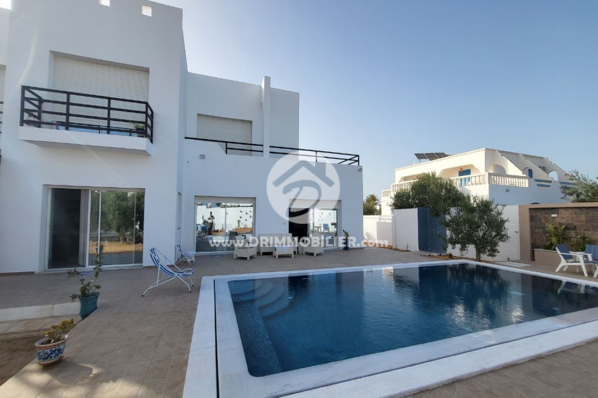 L393 -                            بيع
                           Villa avec piscine Djerba