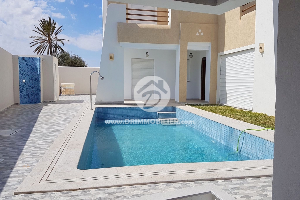 V274 -                            بيع
                           Villa avec piscine Djerba