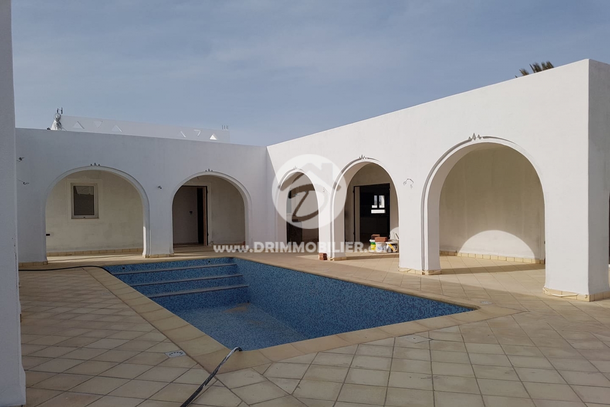 V295 -                            Sale
                           Villa avec piscine Djerba