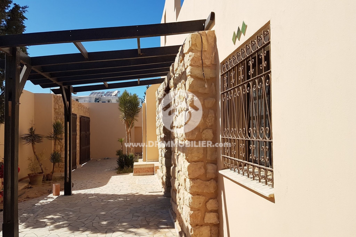 V320 -                            Sale
                           Villa avec piscine Djerba
