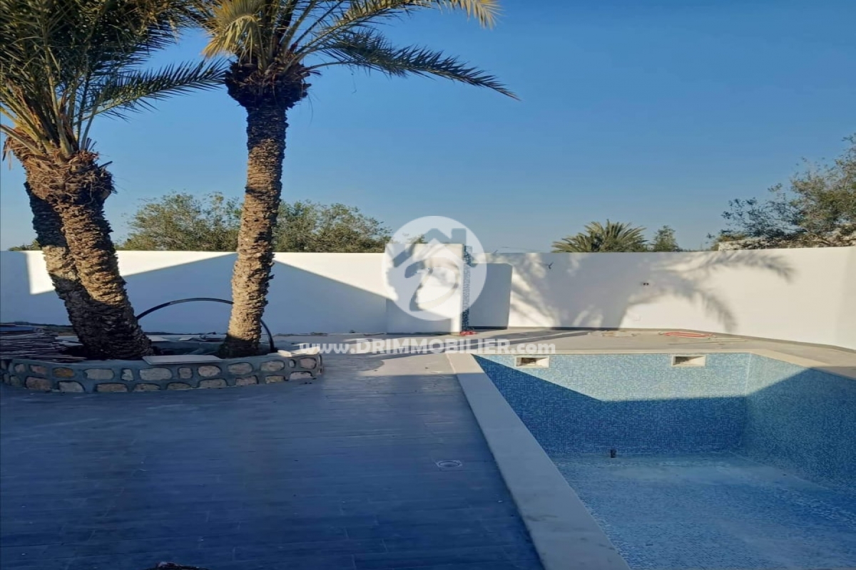 V378 -                            Sale
                           Villa avec piscine Djerba