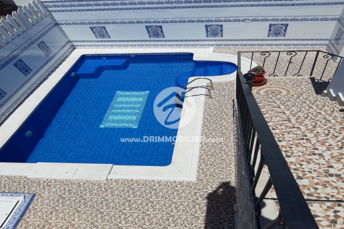 V394 -                            بيع
                           Villa avec piscine Djerba