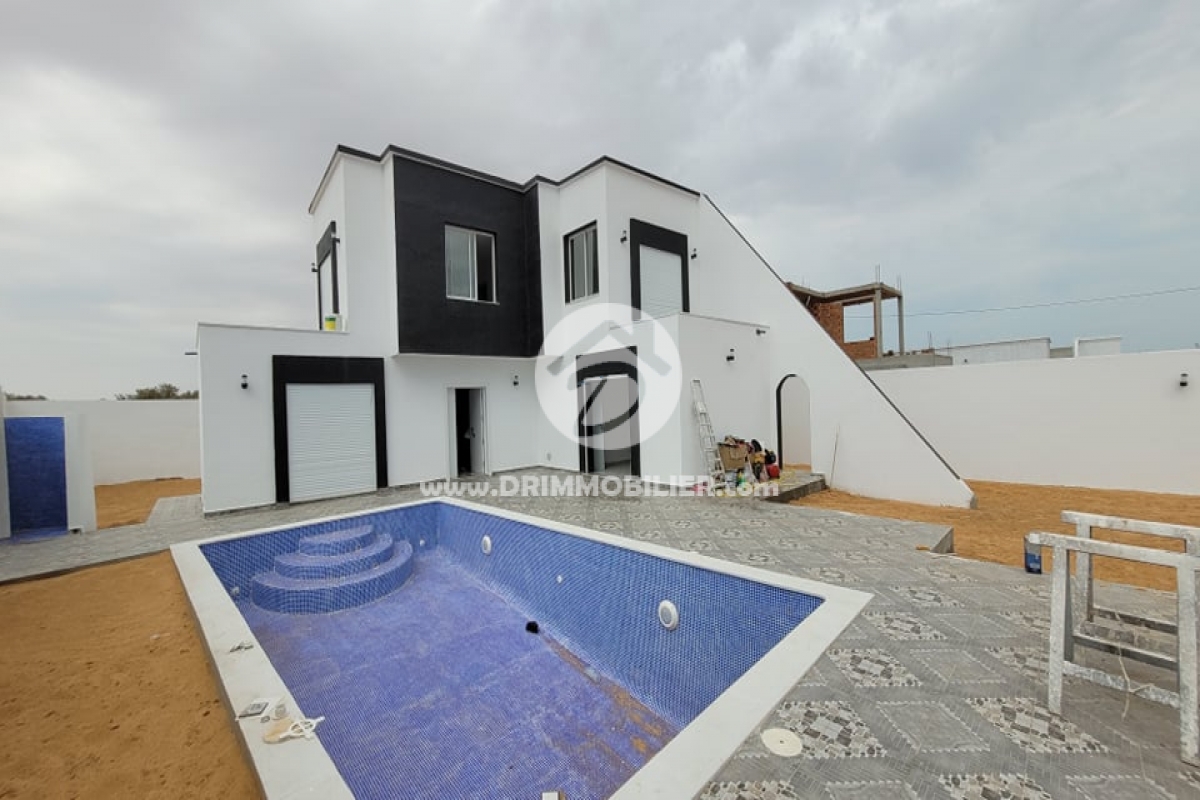 V496 -                            بيع
                           Villa avec piscine Djerba