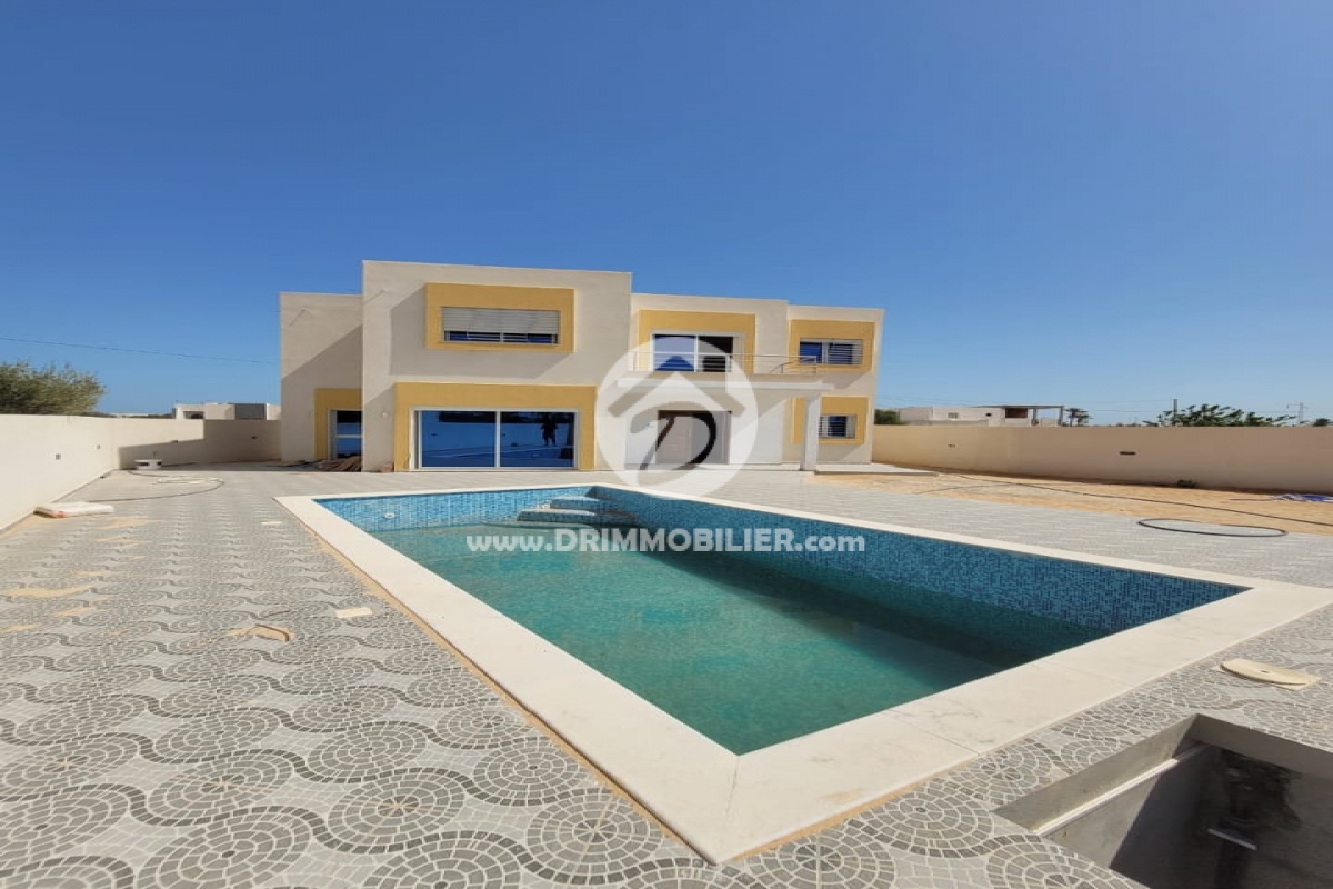 V498 -                            بيع
                           Villa avec piscine Djerba