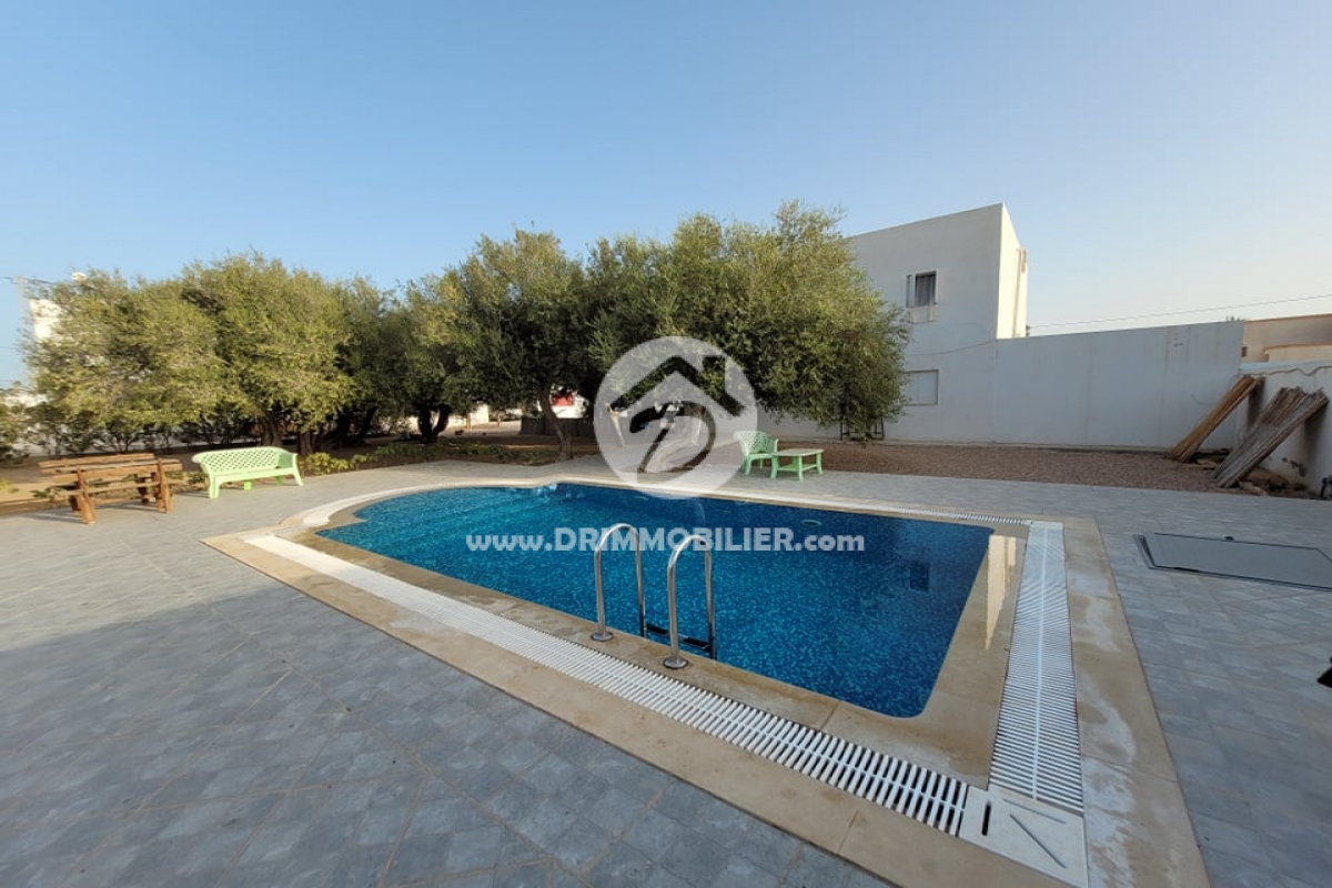 V511 -                            بيع
                           Villa avec piscine Djerba