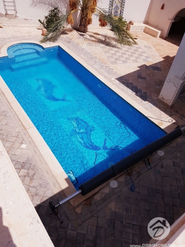 L249 -                            بيع
                           Villa avec piscine Djerba