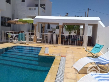 L284 -                            بيع
                           Villa avec piscine Djerba