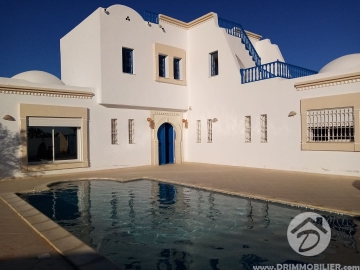 L292 -                            بيع
                           Villa avec piscine Djerba