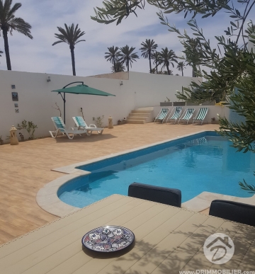 L296 -                            بيع
                           Villa avec piscine Djerba