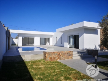 L324 -                            بيع
                           Villa avec piscine Djerba