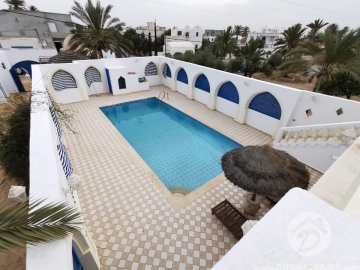 L325 -                            بيع
                           Villa avec piscine Djerba