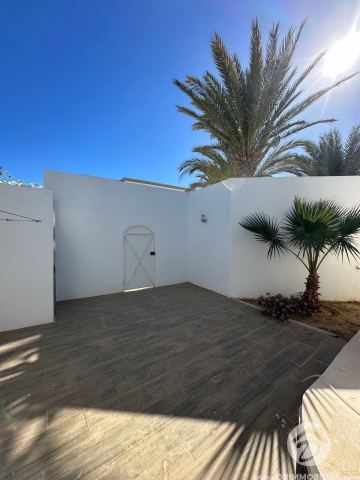 L391 -                            بيع
                           Villa avec piscine Djerba