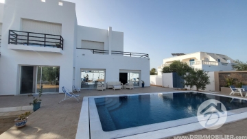 L393 -                            بيع
                           Villa avec piscine Djerba