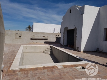 V261 -                            بيع
                           Villa avec piscine Djerba