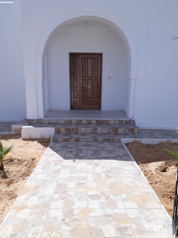 V306 -                            بيع
                           Villa avec piscine Djerba