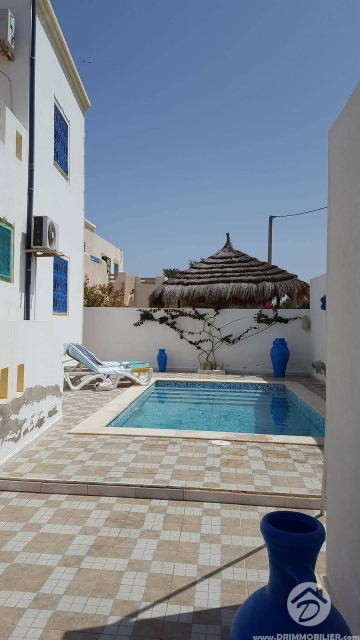 V313 -                            بيع
                           Villa avec piscine Djerba