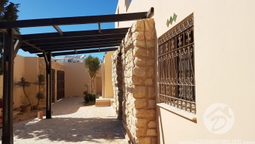 V320 -                            بيع
                           Villa avec piscine Djerba