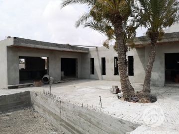V336 -                            بيع
                           Villa avec piscine Djerba
