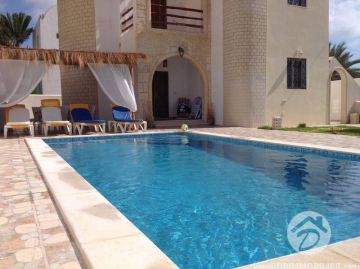 V337 -                            بيع
                           Villa avec piscine Djerba