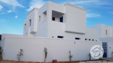 V372 -                            بيع
                           Villa avec piscine Djerba