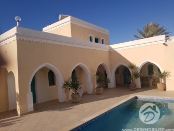 V375 -                            بيع
                           Villa avec piscine Djerba