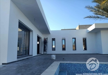 V378 -                            بيع
                           Villa avec piscine Djerba