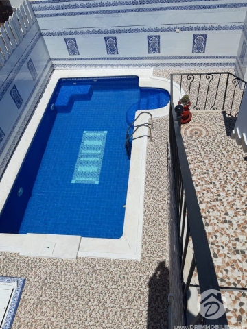 V394 -                            بيع
                           Villa avec piscine Djerba