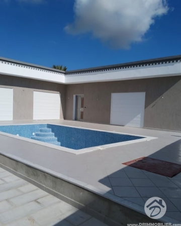 V439 -                            بيع
                           Villa avec piscine Djerba