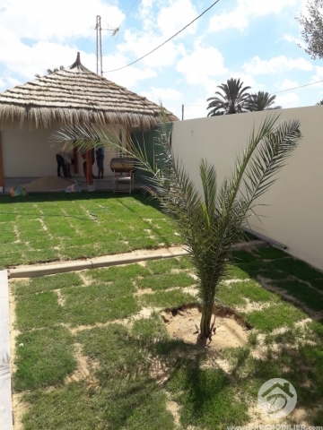 V441 -                            بيع
                           Villa avec piscine Djerba