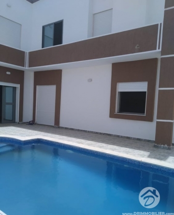 V482 -                            بيع
                           Villa avec piscine Djerba