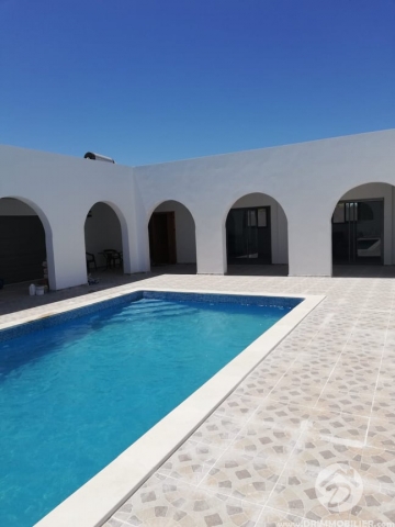 V486 -                            بيع
                           Villa avec piscine Djerba