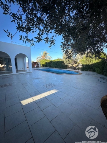 V630 -                            بيع
                           Villa avec piscine Djerba