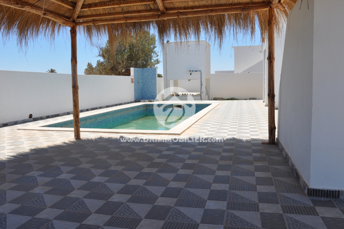 L168 -                            بيع
                           Villa avec piscine Djerba