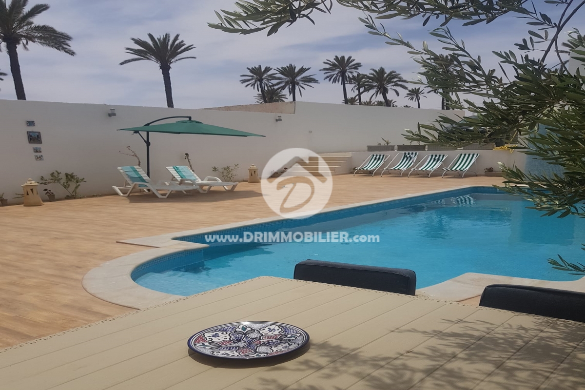 L296 -                            بيع
                           Villa avec piscine Djerba
