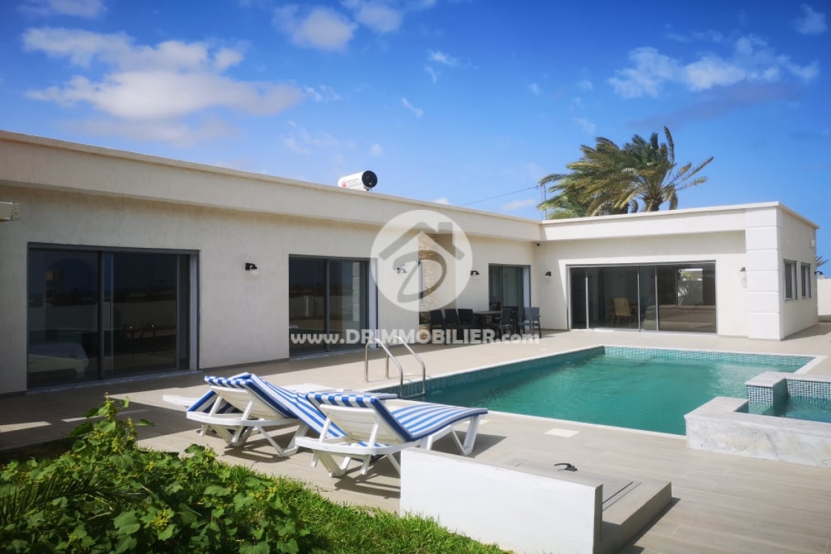 L311 -                            بيع
                           Villa avec piscine Djerba