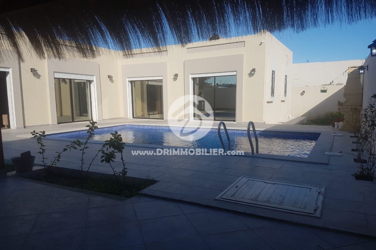 L315 -                            بيع
                           Villa avec piscine Djerba