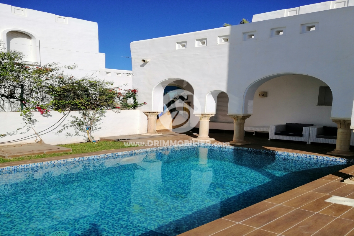 L321 -                            بيع
                           Villa avec piscine Djerba