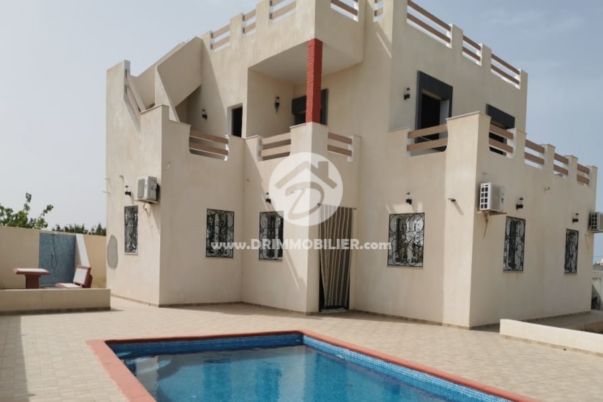 L329 -                            بيع
                           Villa avec piscine Djerba