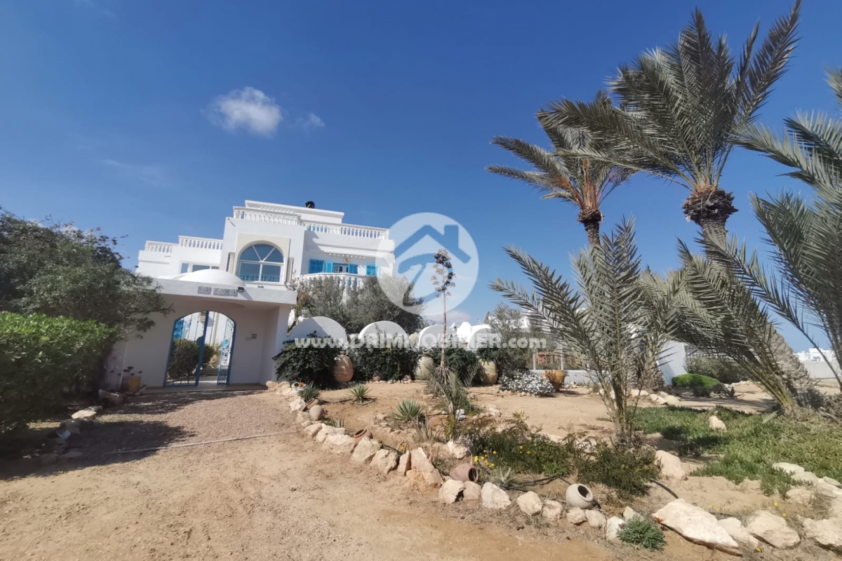 L347 -                            بيع
                           Villa avec piscine Djerba