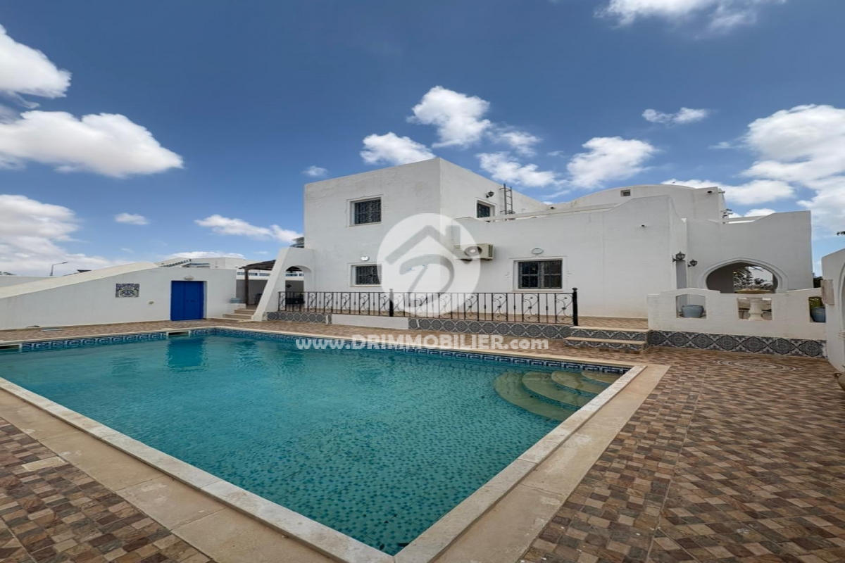 L353 -                            بيع
                           Villa avec piscine Djerba