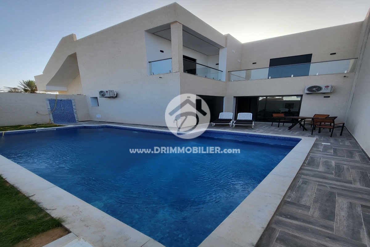 L354 -                            بيع
                           Villa avec piscine Djerba