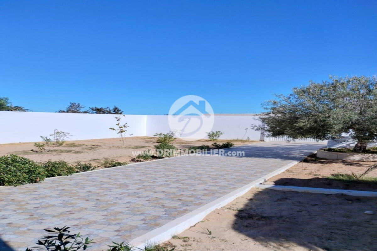 L365 -                            بيع
                           Villa avec piscine Djerba
