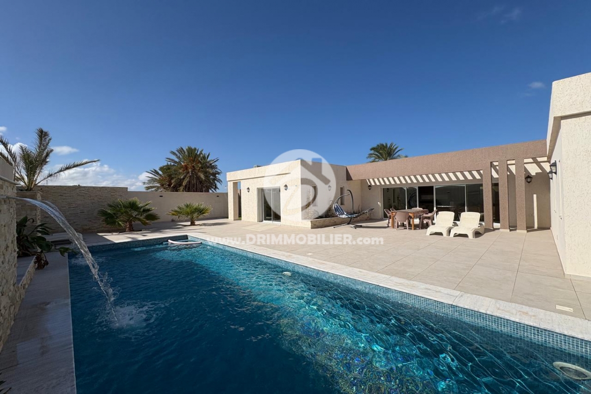 L445 -                            بيع
                           Villa avec piscine Djerba