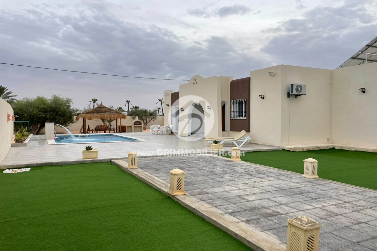L466 -                            بيع
                           Villa avec piscine Djerba